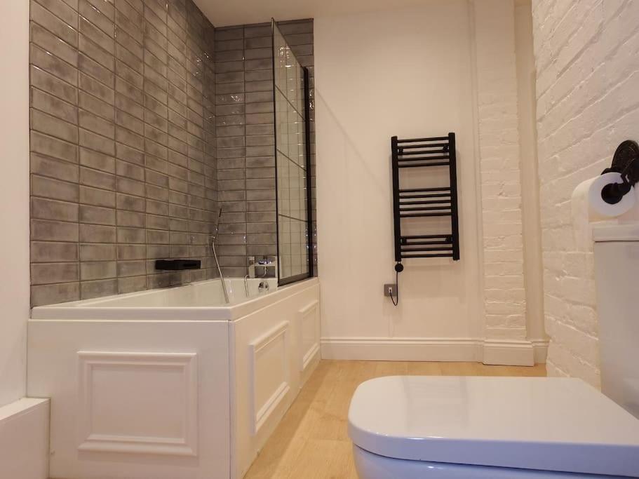 Newly Renovated Stunning Warehouse Apartment Bournemouth Exterior foto